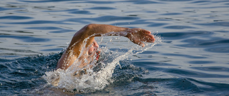 Plávanie a jeho pozitívny vplyv na chrbticu