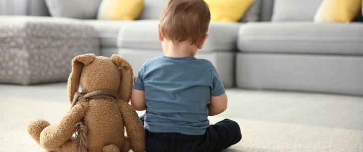 Správne držanie tela: Učíme dieťa správne sedieť